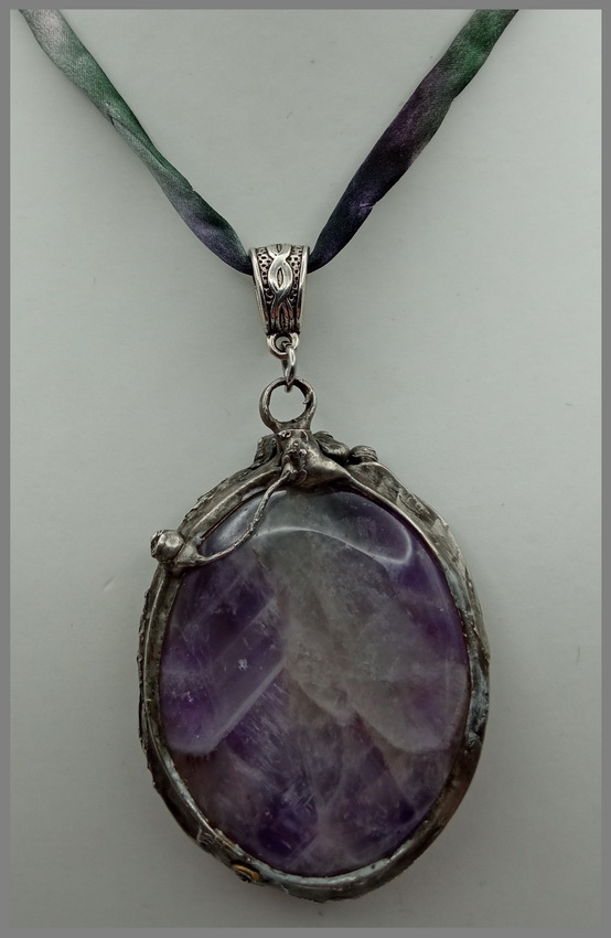 Ametystový amulet velký